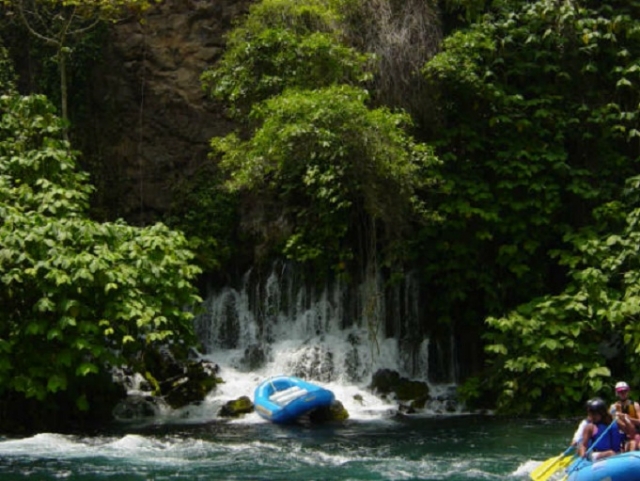 Adventure between waterfalls 